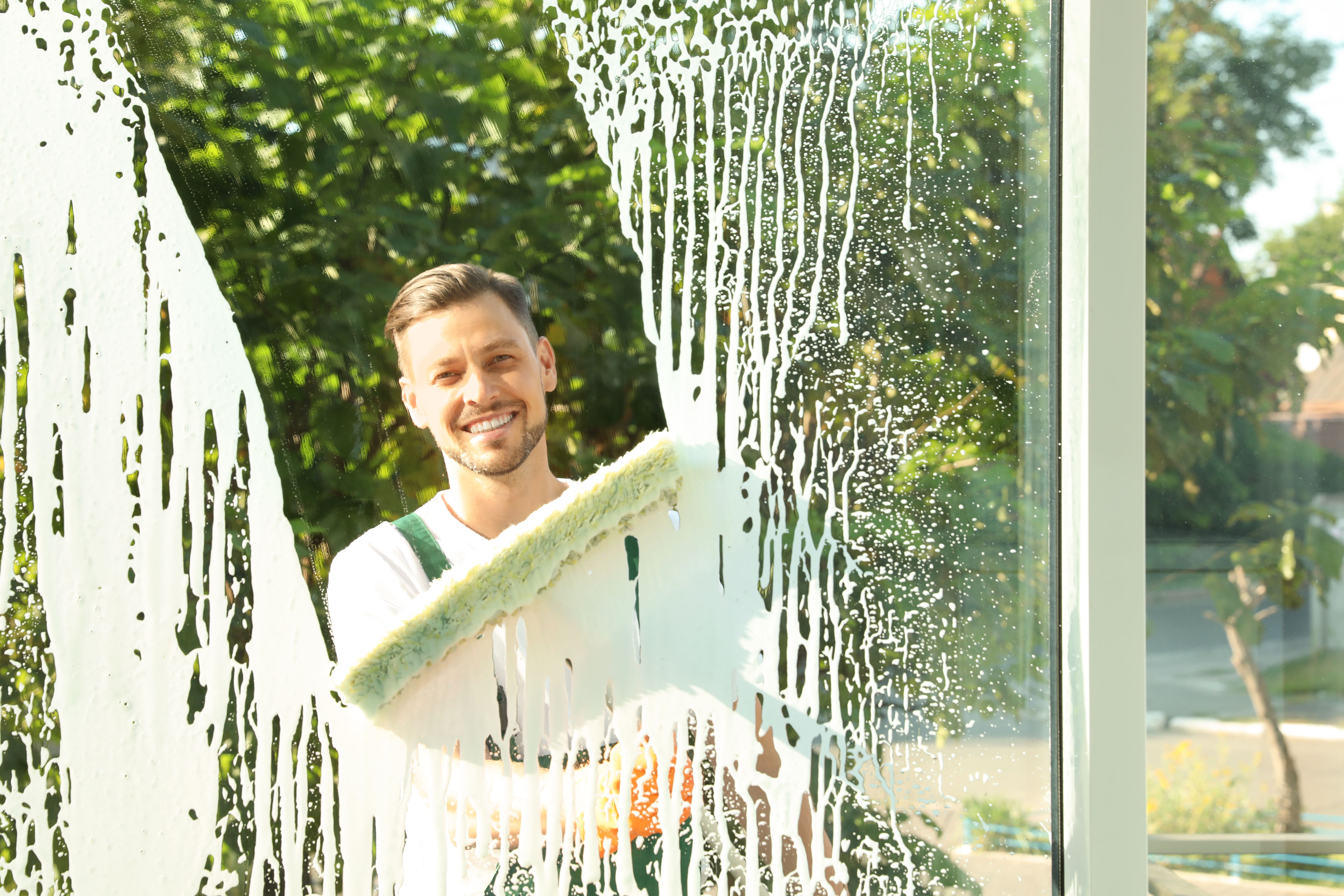 Streifenfrei Fenster putzen